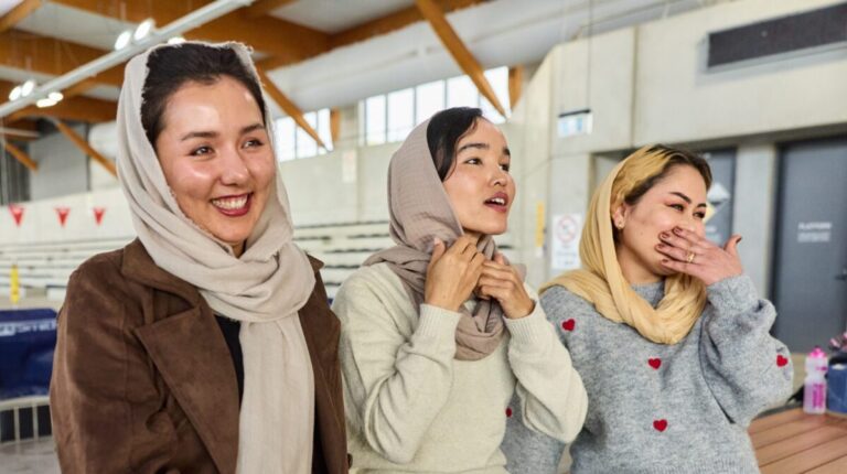 Stromlo Leisure Centre works with Australian Red Cross to support all-female swim sessions for refugees